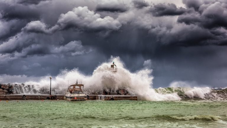 EASY READINESS TIPS FOR WHEN A NATURAL DISASTER STRIKES